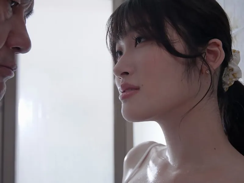 Gã chồng bỏ bê, bà xã được ông chú giúp thỏa mãn cơn nứng lồn lồn